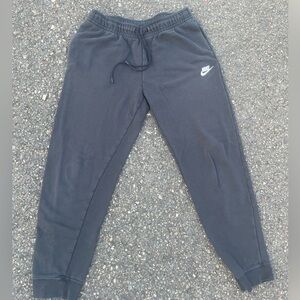 BLACK NIKE SWEATS